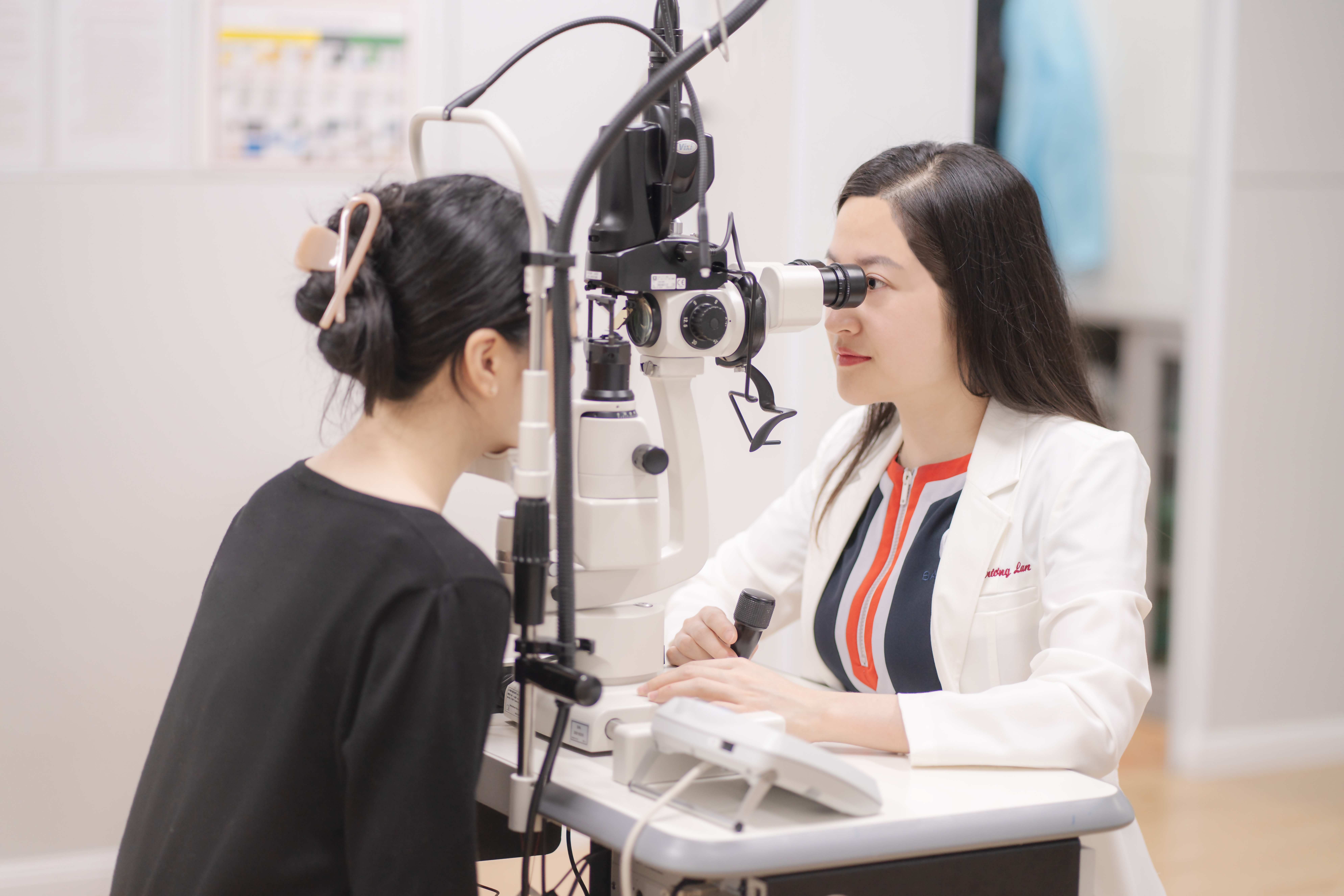 Cận Thị: Đừng Để Thế Giới Xa Xôi Mờ Ảo - Hành Trình Chinh Phục Tầm Nhìn Hoàn Hảo